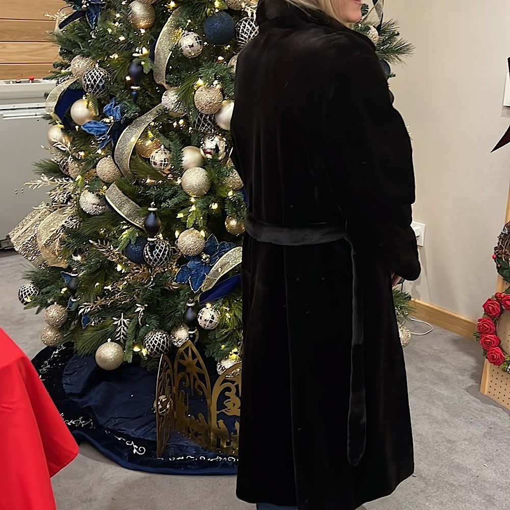 NEW modern Black Sheared MINK 48 inch long coat with belt. Never worn. - Picture 2 of 4